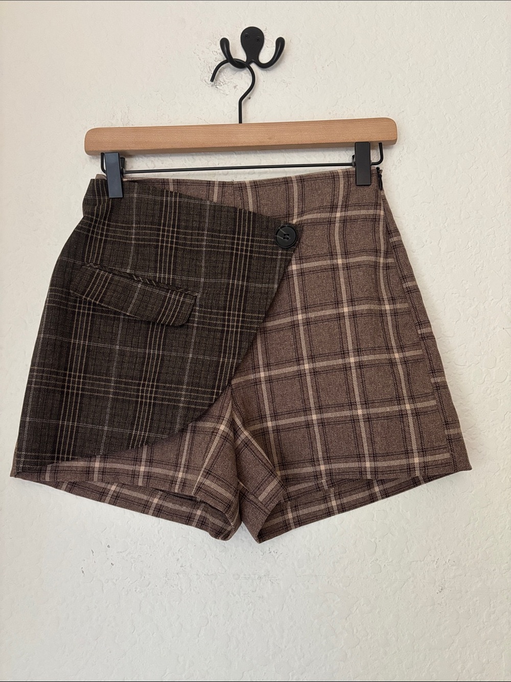 PRIMARI Plaid  brown Wrap-Front Women’s Shorts size 2